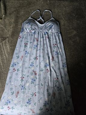 La Vie en Rose Blue Floral Maxi Nightgown — Size M 🌸💙